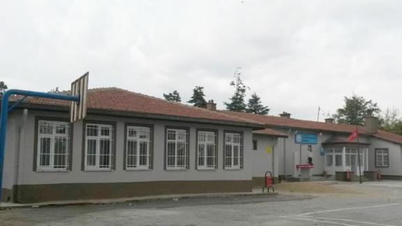 Şehit Astsubay Halis Kırımlı ve Haydar Tuna İlkokulu ile Mehmet Akif Ersoy İmam Hatip Ortaokulu´nda yaz döneminde yapılan onarım ve yenileme çalışmaları.
