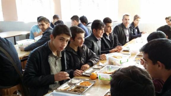 İlçe Milli Eğitim Müdürü Murat YİĞİT ten İmam Hatip Lisesi Yatılı Pansiyon öğrencilerine ziyaret.
