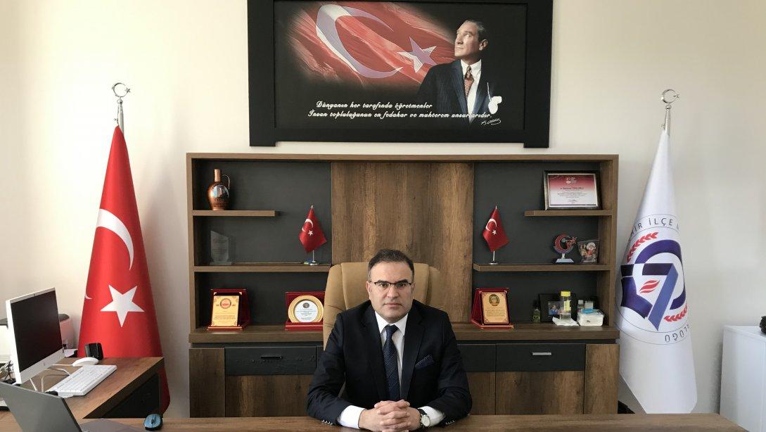 İlçe Milli Eğitim Müdürümüz A. Barbaros Topaloğlu'nun Cumhuriyet Bayramı Mesajı
