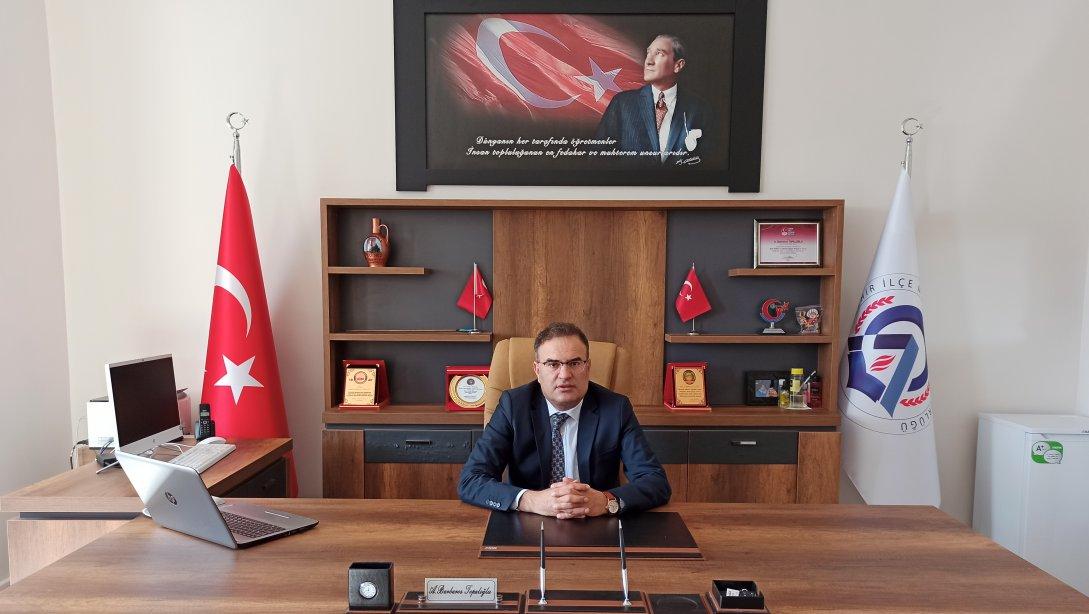 İlçe Milli Eğitim Müdürümüz A. Barbaros Topaloğlu'nun 29 Ekim Cumhuriyet Bayramı Kutlama Mesajı